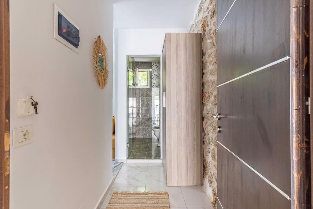 Apartament Luxury 3 - Goro, Pool, Parking And Himara